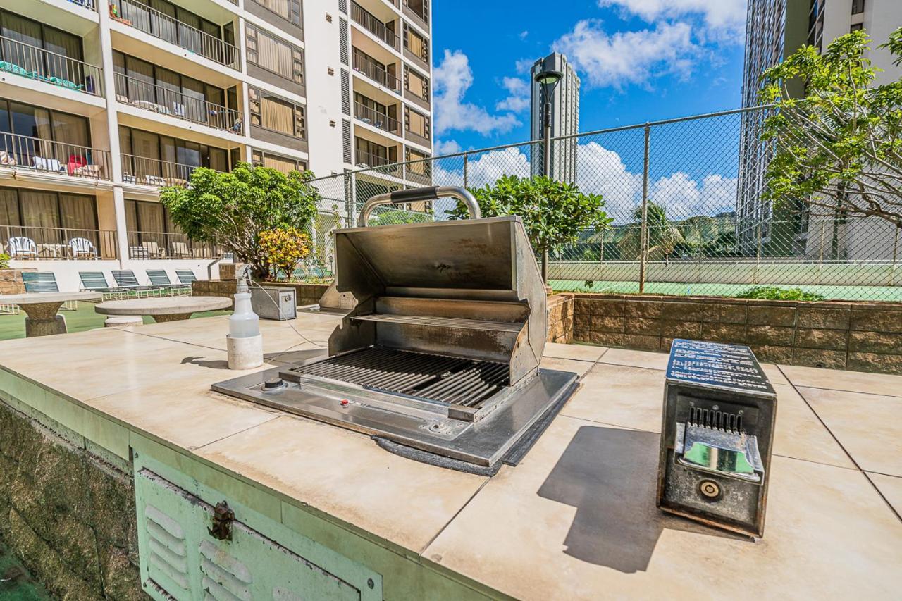 Free Parking, Pool, Sauna, Spa, Wifi, Bbq, Ac - Waikiki Banyan Хонолулу Екстериор снимка
