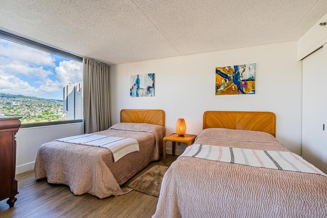 Free Parking, Pool, Sauna, Spa, Wifi, Bbq, Ac - Waikiki Banyan Хонолулу Екстериор снимка