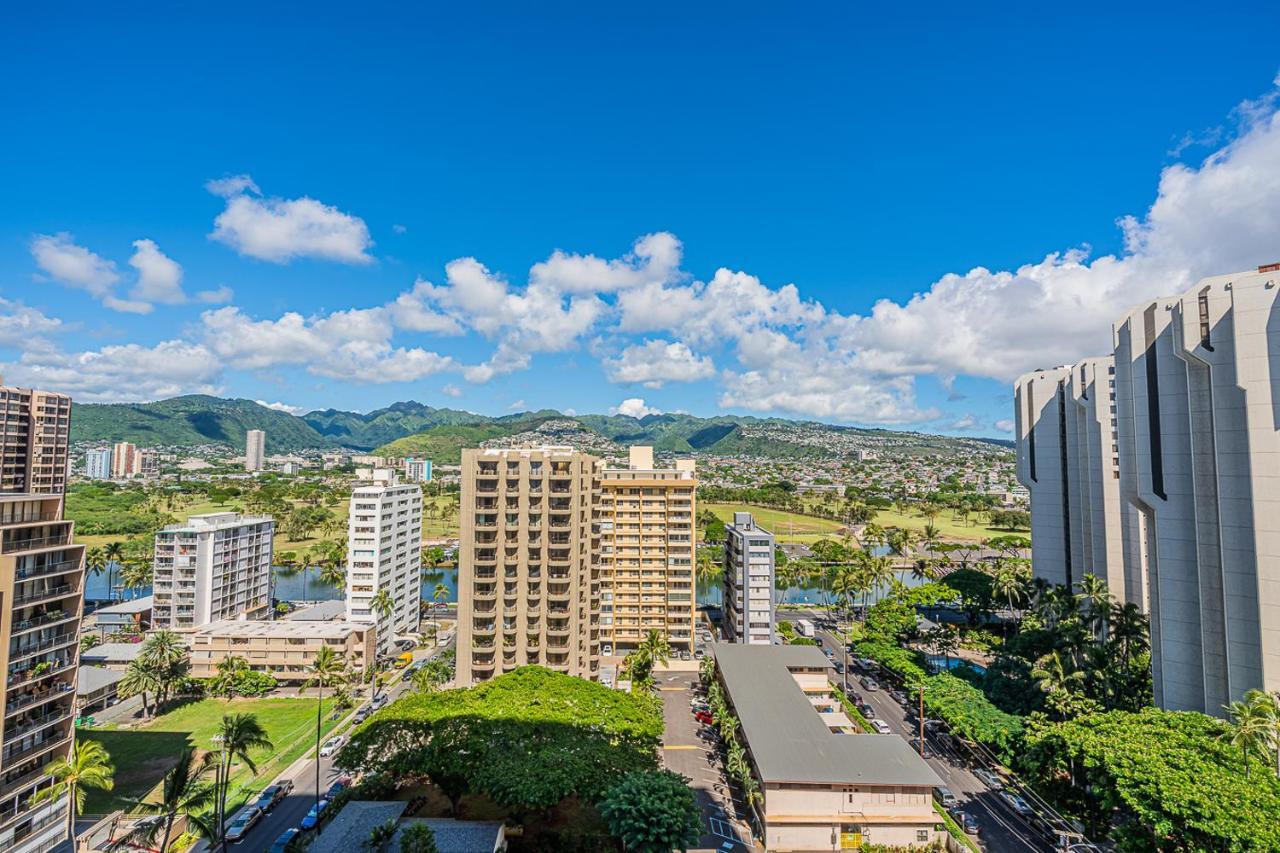 Free Parking, Pool, Sauna, Spa, Wifi, Bbq, Ac - Waikiki Banyan Хонолулу Екстериор снимка