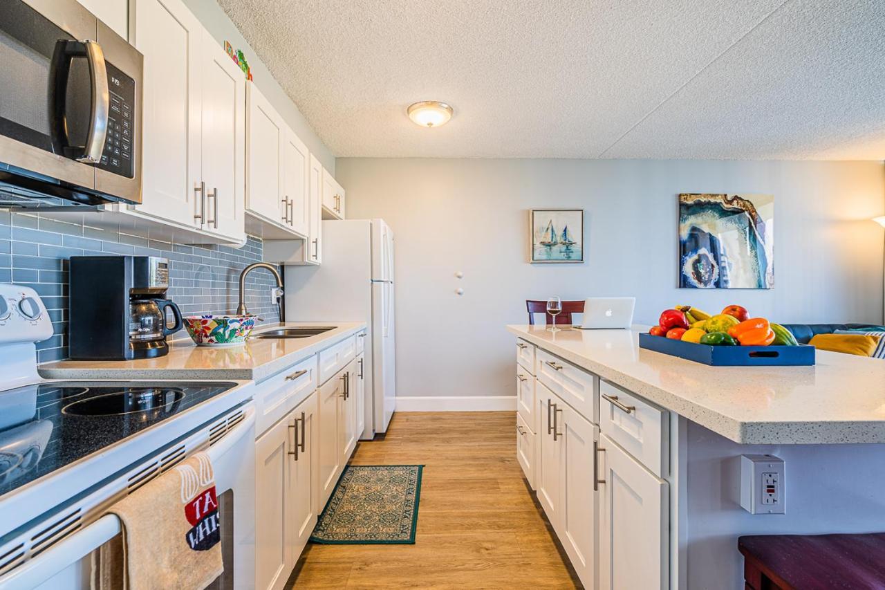 Free Parking, Pool, Sauna, Spa, Wifi, Bbq, Ac - Waikiki Banyan Хонолулу Екстериор снимка