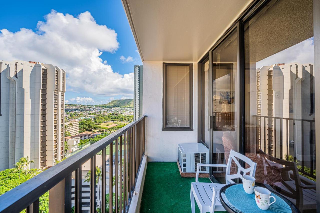 Free Parking, Pool, Sauna, Spa, Wifi, Bbq, Ac - Waikiki Banyan Хонолулу Екстериор снимка